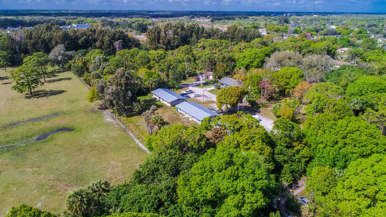 2111 Jacobs Road Fort Pierce, FL 34982 - Photo 9 of 14 photo_62971357-1300x866