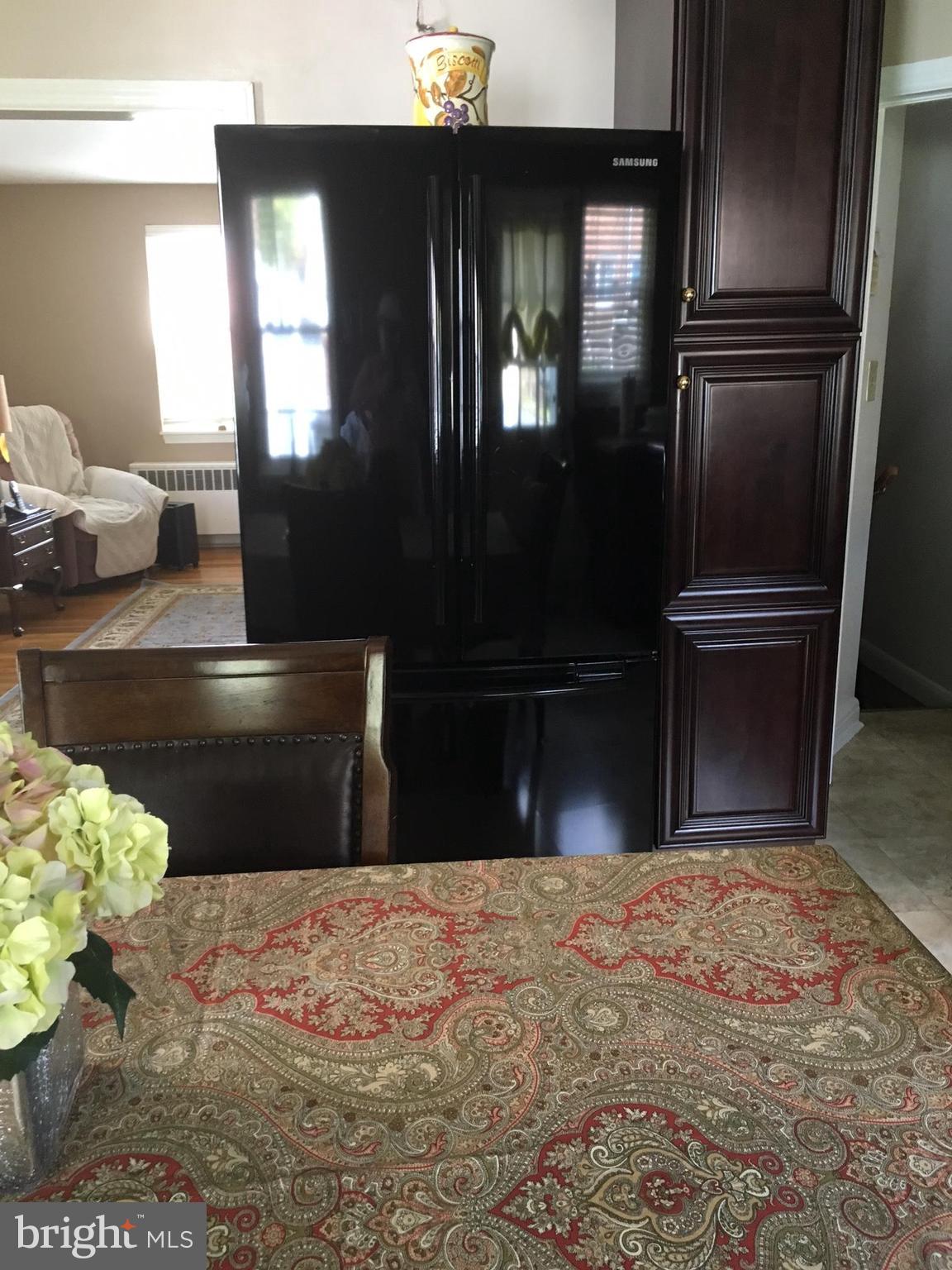 8546 Willow Oak Road Baltimore, MD 21234 - Photo 5 of 27 side by side refigerator w/icemaker
