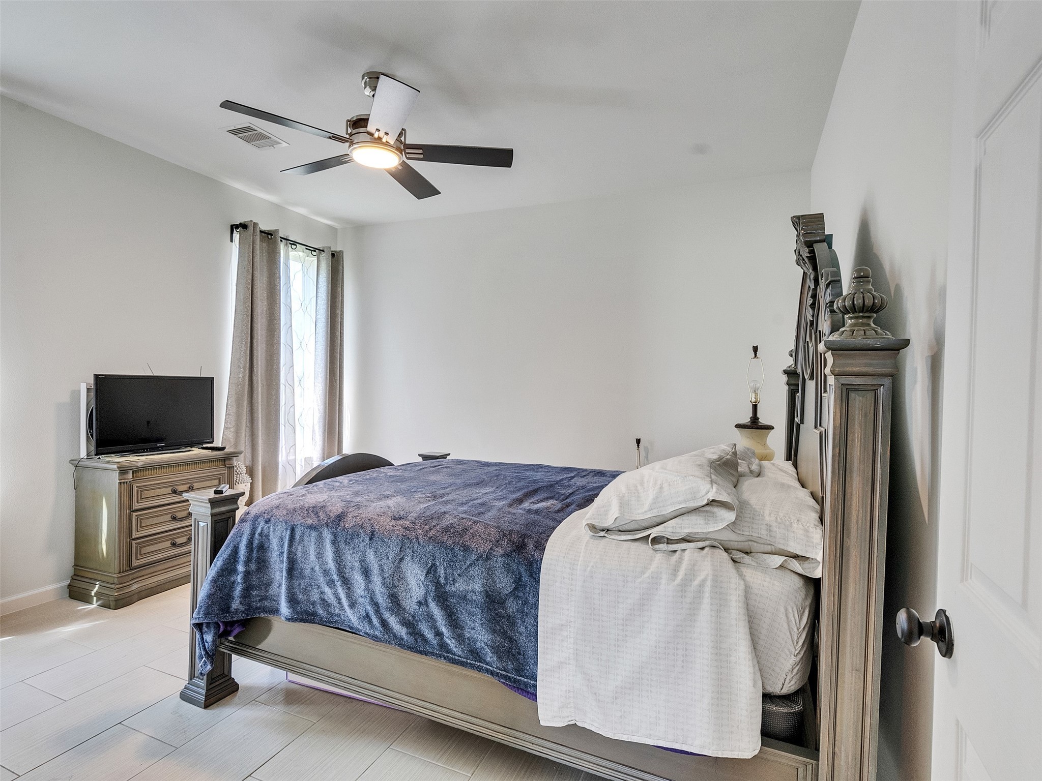 625 Pittman Road Richmond, TX 77469 - Photo 16 of 29 a bedroom with a bed and a flat tv screen