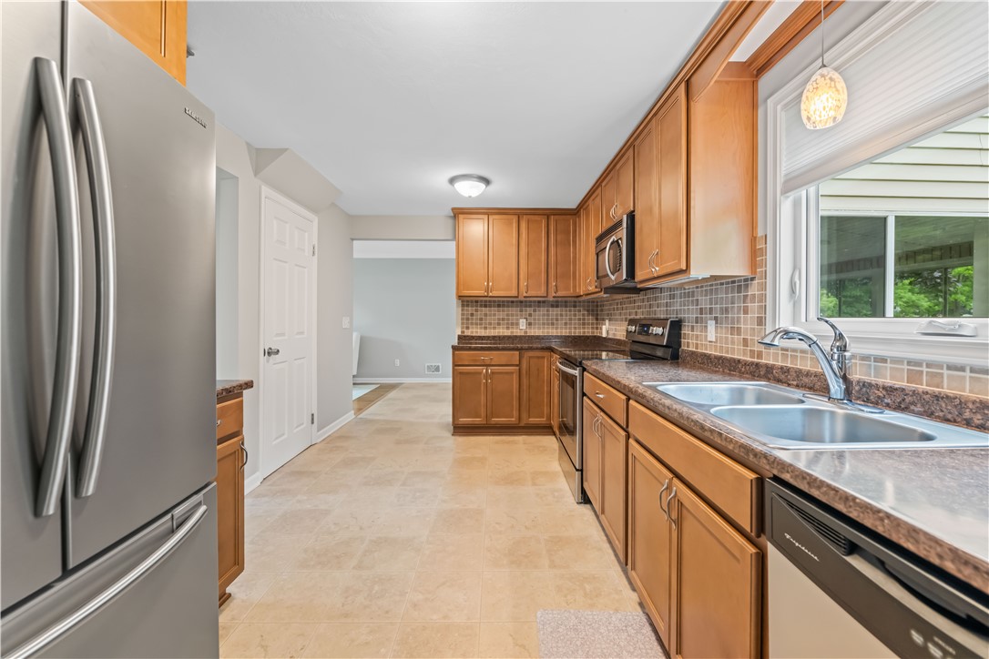 80 Maple Hill Farm Road Penfield, NY 14526 - Photo 9 of 32