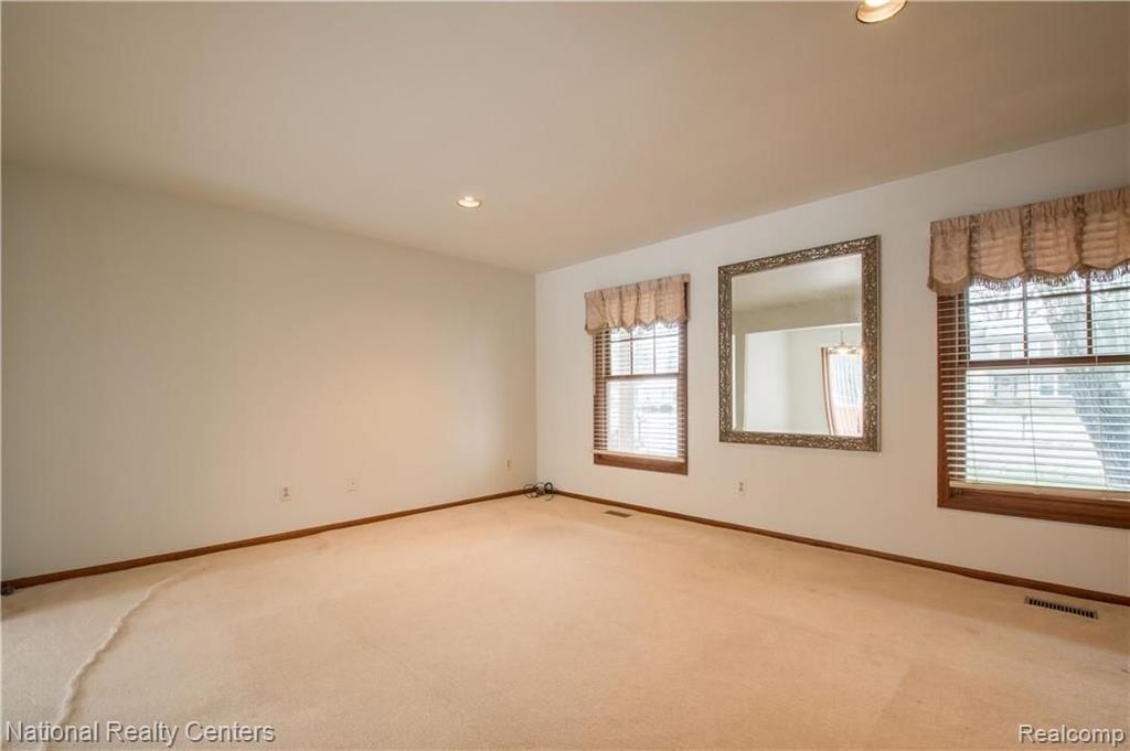 3271 Donley Avenue Rochester Hills, MI 48309 - Photo 3 of 30