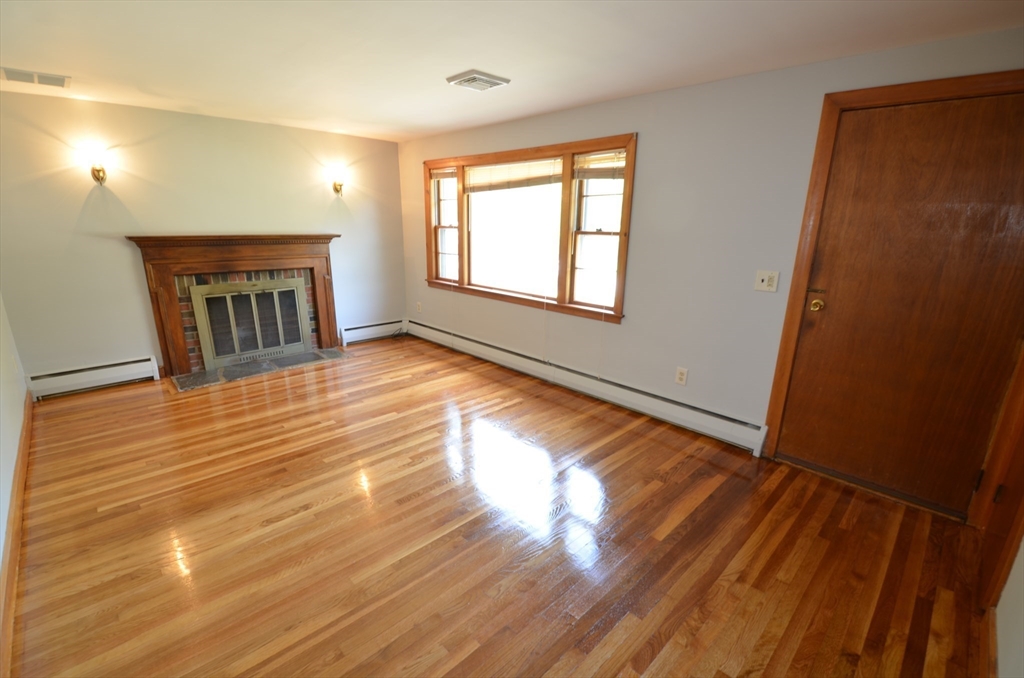 5 Vernon Road Medway, MA 02053 - Photo 3 of 20 Gallery Image 3