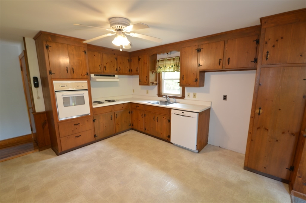 5 Vernon Road Medway, MA 02053 - Photo 4 of 20 Gallery Image 4