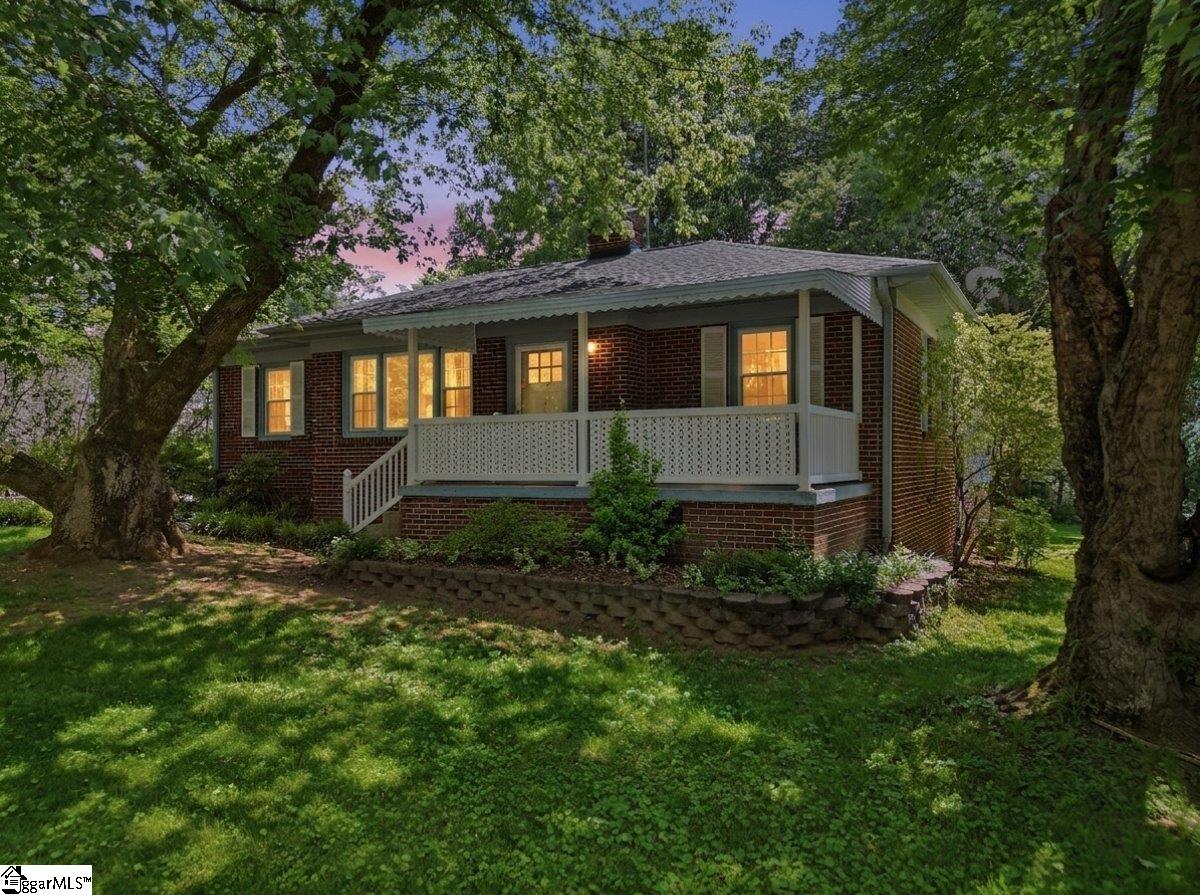31 Blackburn Street Greenville, SC 29607 - Photo 3 of 43