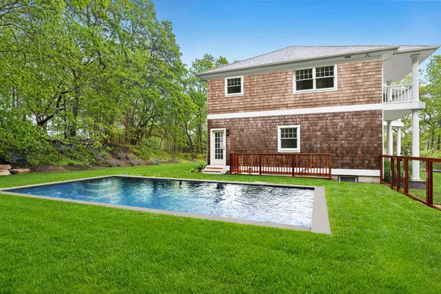 a view of a house with a backyard