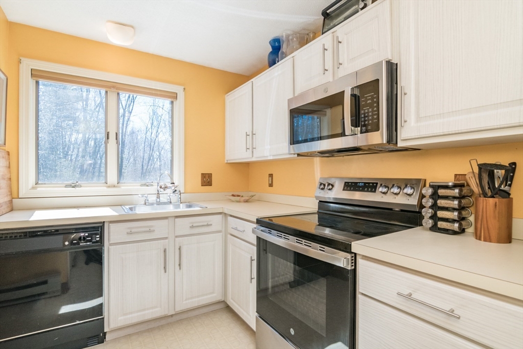 575 Bridge Road, Unit 85 Northampton, MA 01062 - Photo 8 of 26