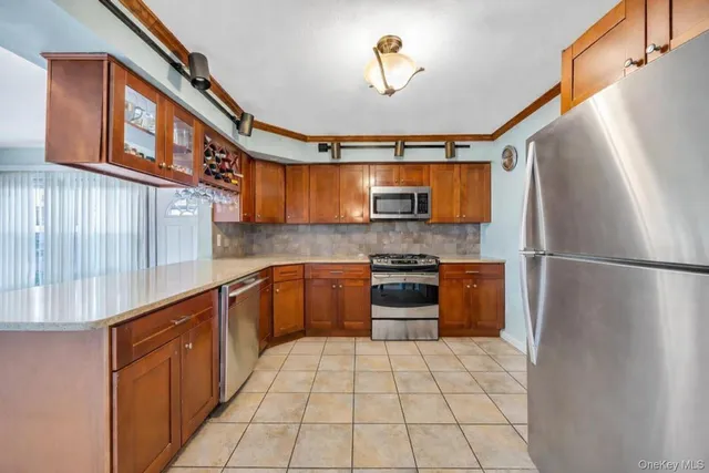 $849,000 | 7 North Terrace Place, Valley Stream, NY 11580