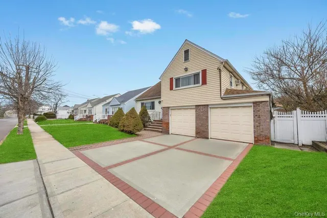 $849,000 | 7 North Terrace Place, Valley Stream, NY 11580