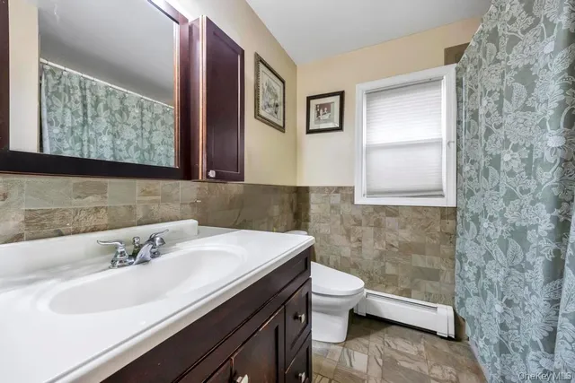 $849,000 | 7 North Terrace Place, Valley Stream, NY 11580