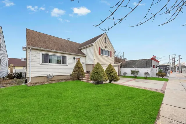 $849,000 | 7 North Terrace Place, Valley Stream, NY 11580