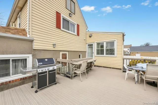 $849,000 | 7 North Terrace Place, Valley Stream, NY 11580