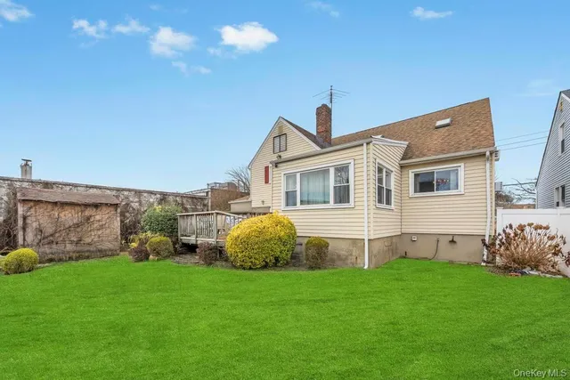 $849,000 | 7 North Terrace Place, Valley Stream, NY 11580