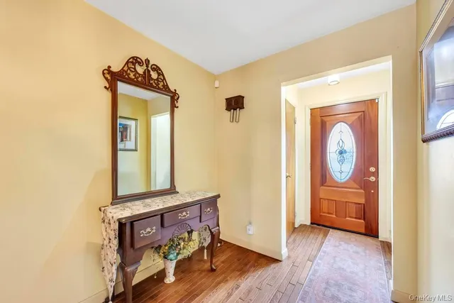 $849,000 | 7 North Terrace Place, Valley Stream, NY 11580