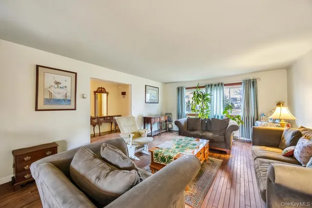 $849,000 | 7 North Terrace Place, Valley Stream, NY 11580