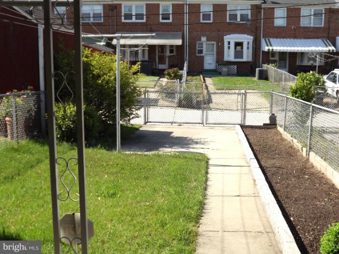 7306 Stratton Way Baltimore, MD 21224 - Photo 13 of 28 Exterior (Rear)