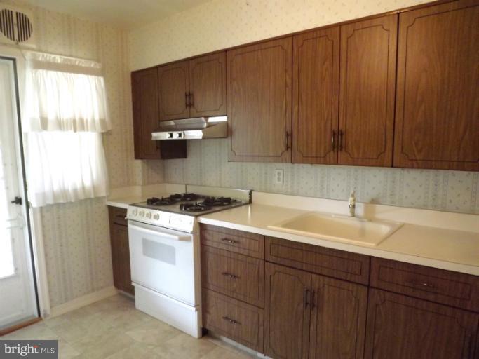 7306 Stratton Way Baltimore, MD 21224 - Photo 19 of 28 Kitchen