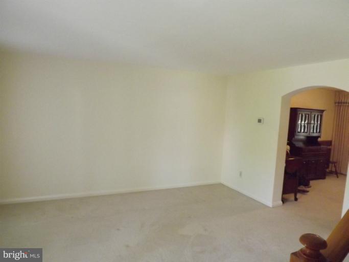 7306 Stratton Way Baltimore, MD 21224 - Photo 7 of 28 Living Room