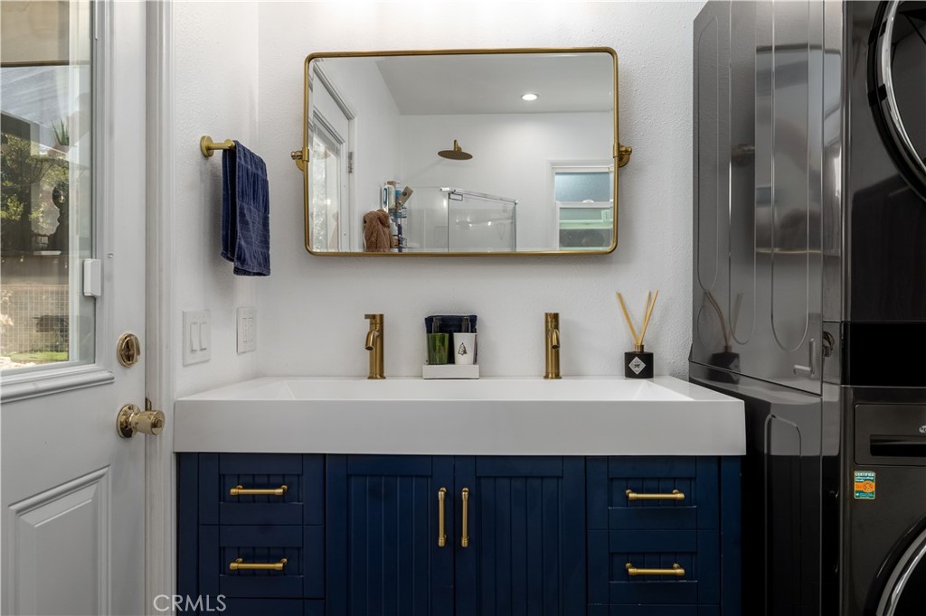 155 Barhaven Lane Fallbrook, CA 92028 - Photo 20 of 43 a kitchen with a sink and a refrigerator