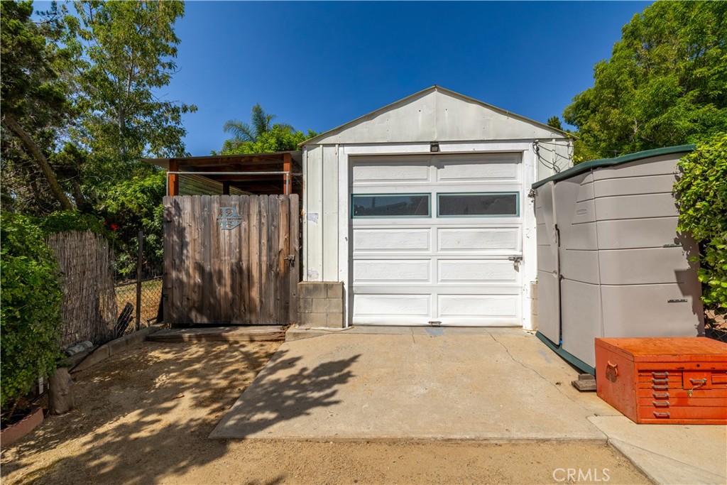 155 Barhaven Lane Fallbrook, CA 92028 - Photo 30 of 43 a front view of a house with a garage