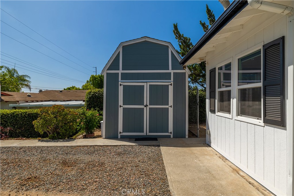 155 Barhaven Lane Fallbrook, CA 92028 - Photo 33 of 43 a view of a house with a yard