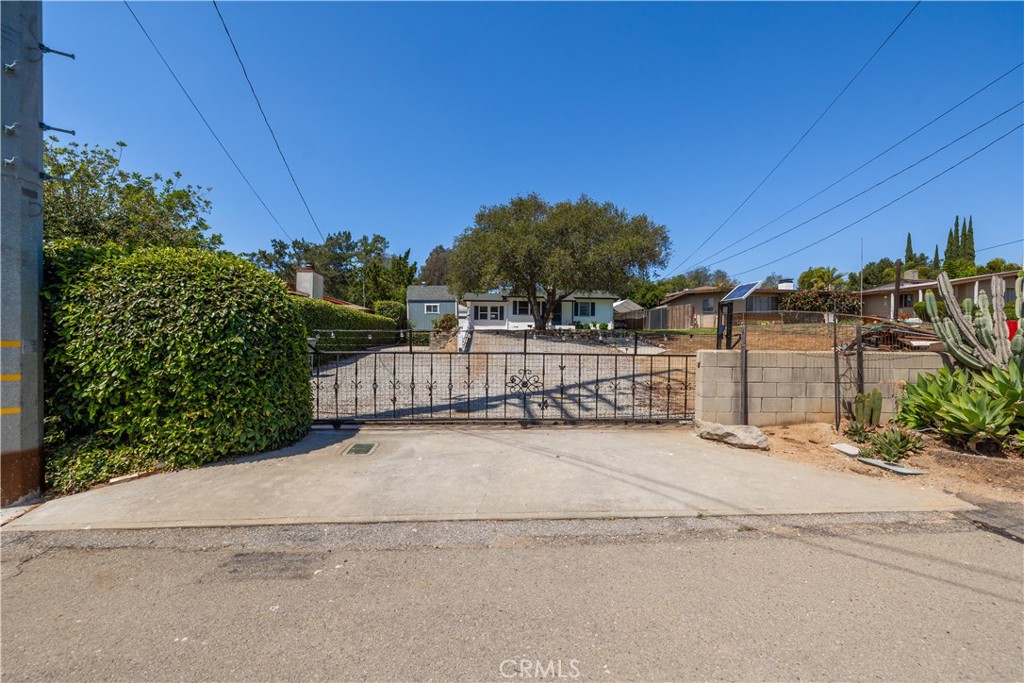 155 Barhaven Lane Fallbrook, CA 92028 - Photo 38 of 43 front view of a house with a yard