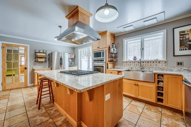 $925,000 | 53 Elkins Road, New London, NH 03257