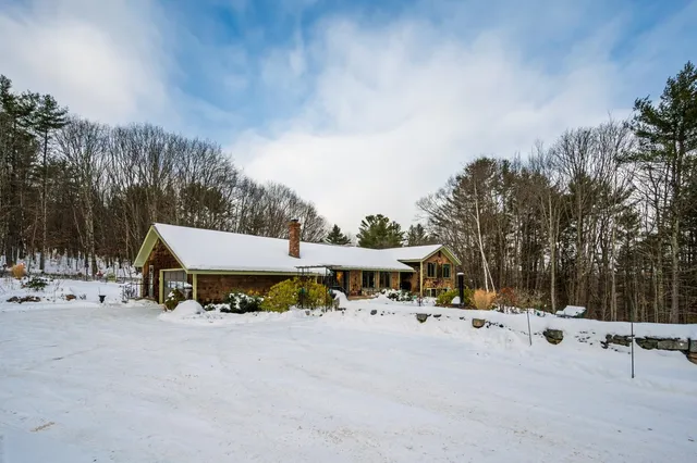 $925,000 | 53 Elkins Road, New London, NH 03257