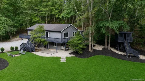 $1,150,000 | 644 Bread And Cheese Hollow Road, Northport, NY 11768