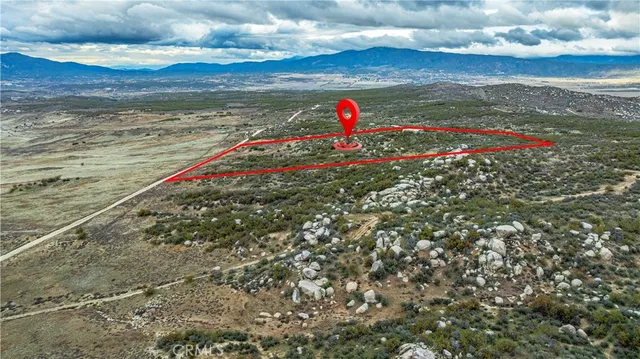 a view of an outdoor space with a lake