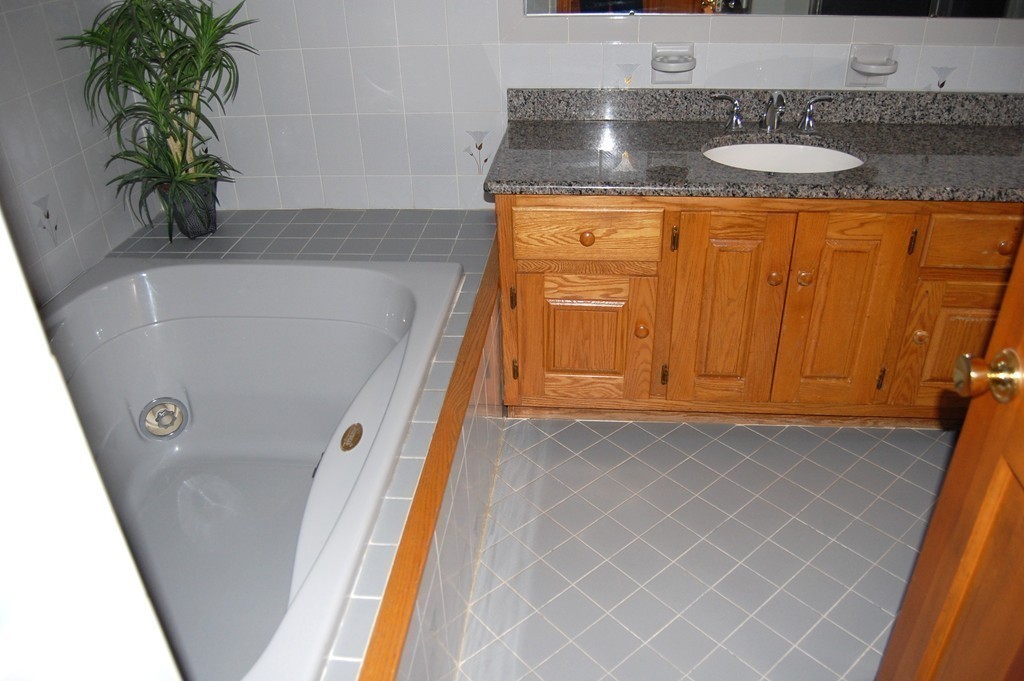 32 Crestwood Road North Reading, MA 01864 - Photo 22 of 25 Gallery Image 22