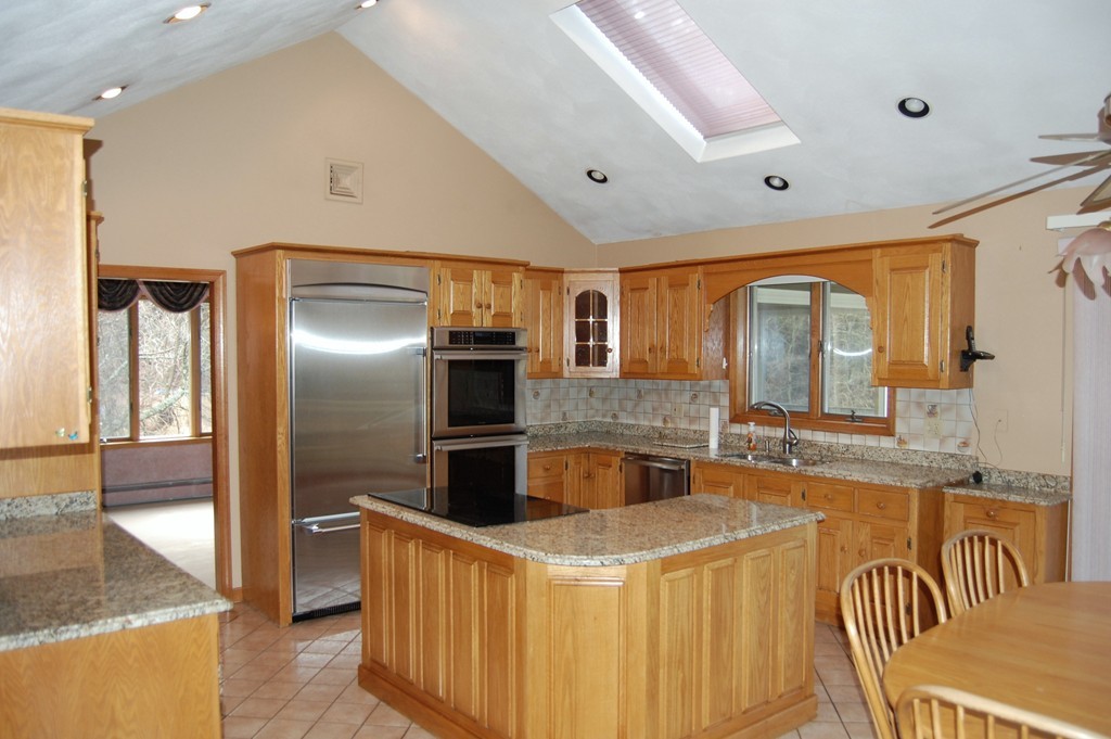32 Crestwood Road North Reading, MA 01864 - Photo 8 of 25 Gallery Image 8