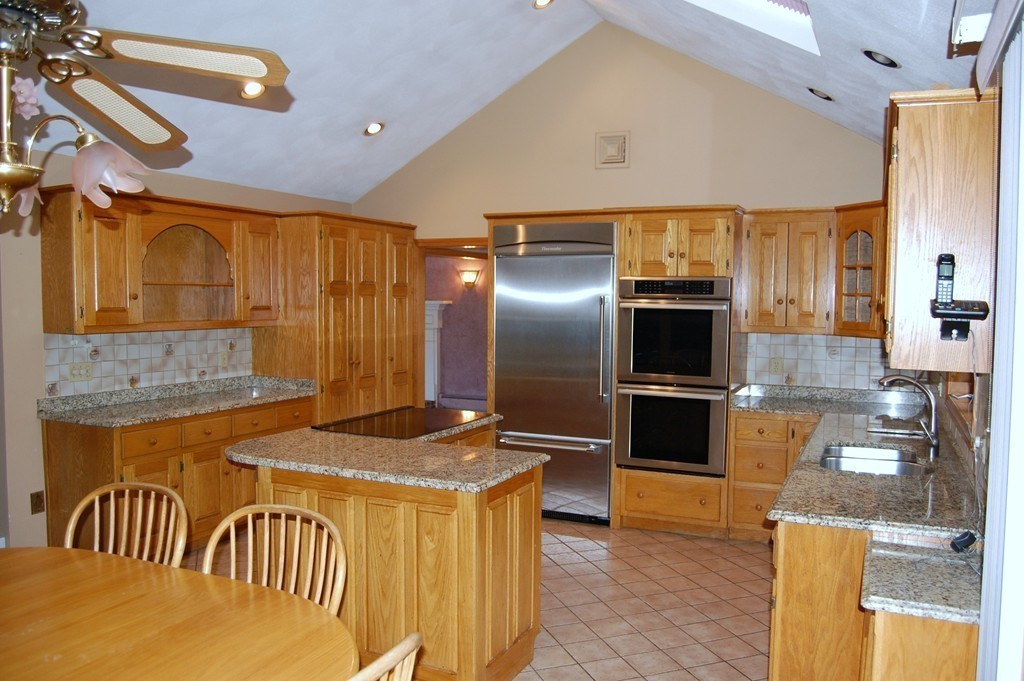 32 Crestwood Road North Reading, MA 01864 - Photo 9 of 25 Gallery Image 9