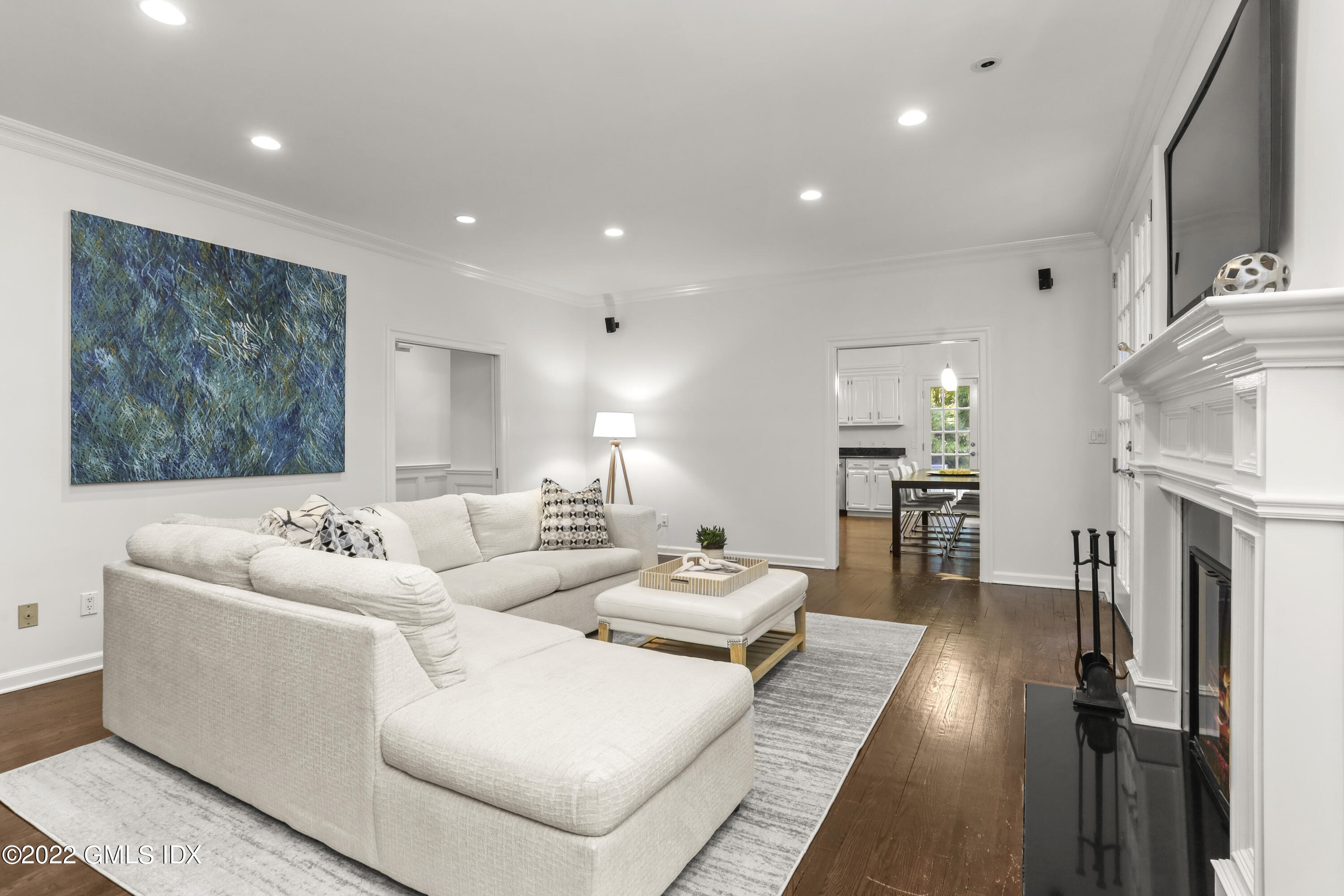 26 Round Hill Road Greenwich, CT 06831 - Photo 8 of 45 26 Round Hill Rd Greenwich CT-print-037-