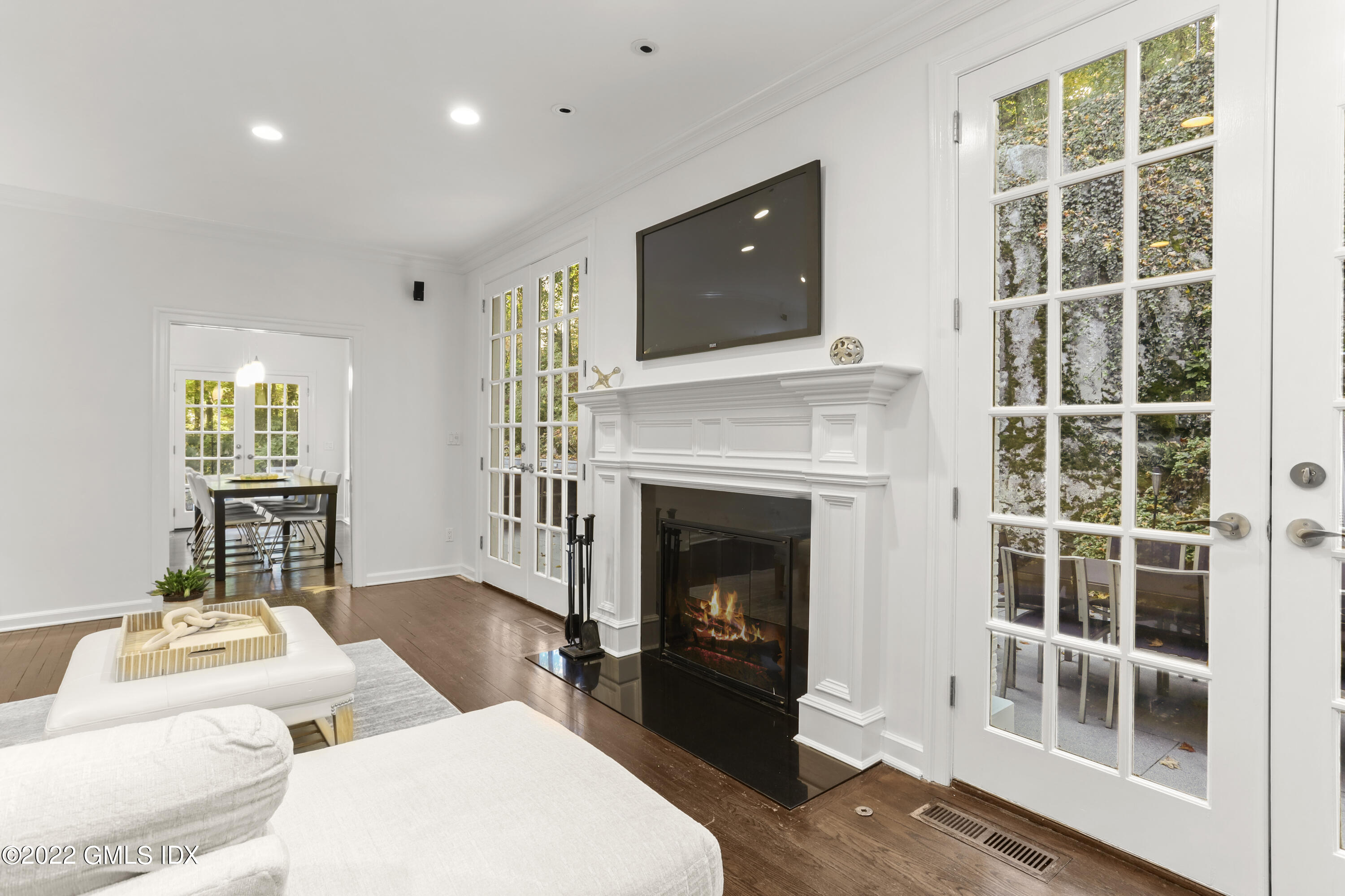 26 Round Hill Road Greenwich, CT 06831 - Photo 9 of 45 26 Round Hill Rd Greenwich CT-print-054-