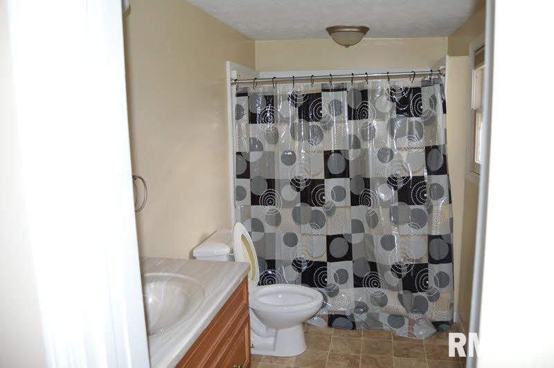 802 North Maple Street Christopher, IL 62822 - Photo 7 of 8 Gallery Image 7