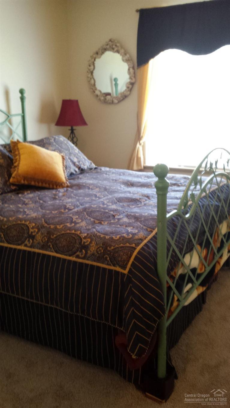3864 Rimrock Acres Loop Prineville, OR 97754 - Photo 11 of 25 Guest Bedroom
