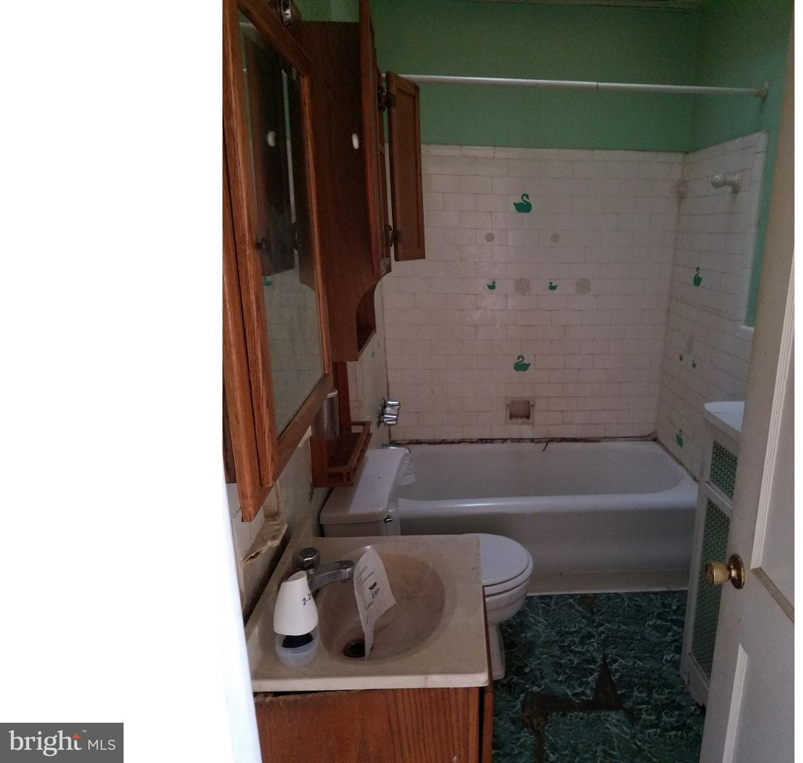 5563 Miriam Road Philadelphia, PA 19124 - Photo 14 of 18 Bathroom