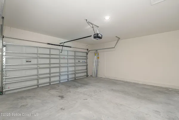 a view of a garage