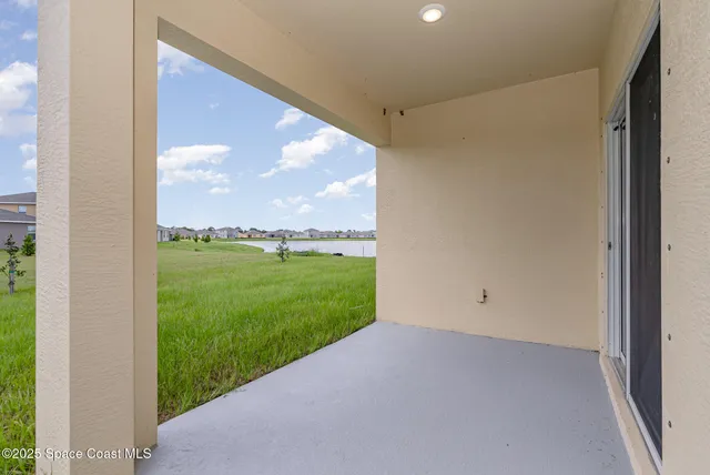 a view of a big room with yard