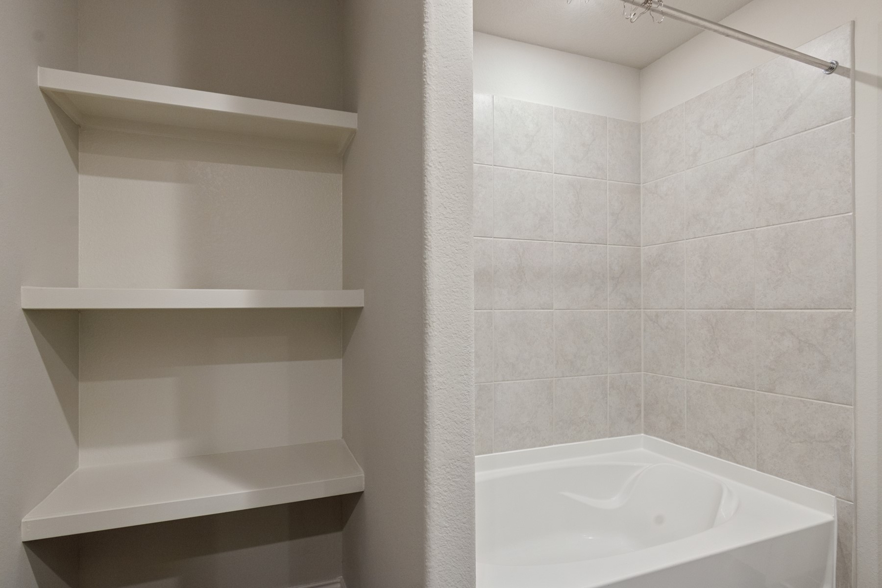 2250 Yelverton Ter Trail Spring, TX 77373 - Photo 18 of 30 a bathroom with a bathtub