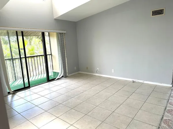 $1,900 | 728 Sunny Pine Way, Unit A3, Greenacres, FL 33415
