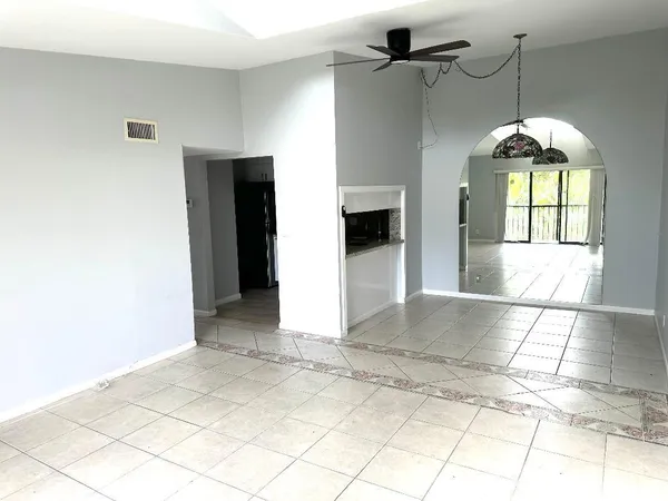 $1,900 | 728 Sunny Pine Way, Unit A3, Greenacres, FL 33415