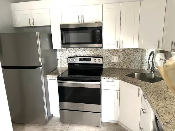 $1,900 | 728 Sunny Pine Way, Unit A3, Greenacres, FL 33415