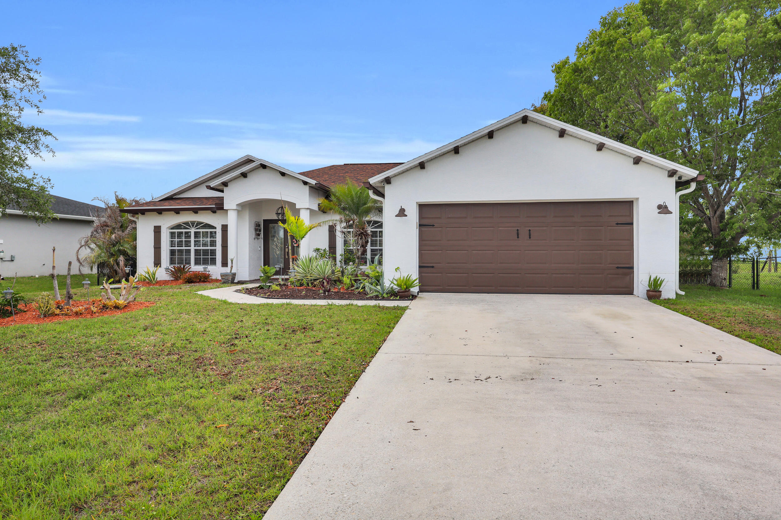 2644 Southwest Fairgreen Road Port St. Lucie, FL 34987 - Photo 2 of 35 3_8p3a2849