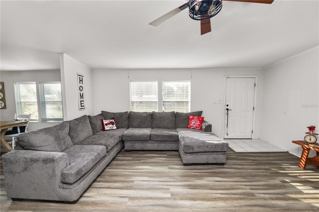 11516 Tuten Loop Lithia, FL 33547 - Photo 4 of 58