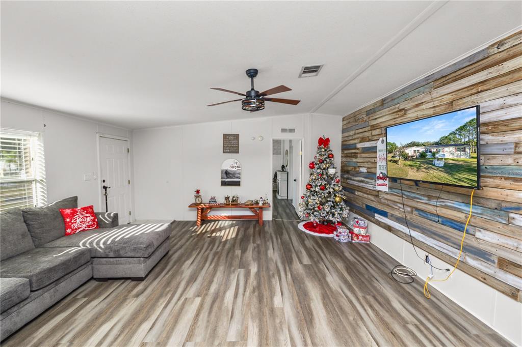 11516 Tuten Loop Lithia, FL 33547 - Photo 7 of 58