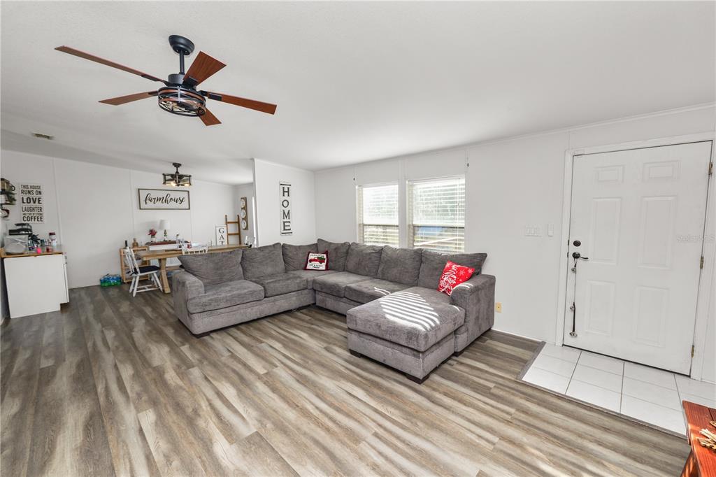 11516 Tuten Loop Lithia, FL 33547 - Photo 8 of 58