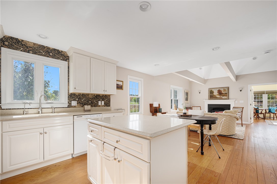 318 Sutton Street Uxbridge, MA 01569 - Photo 11 of 24