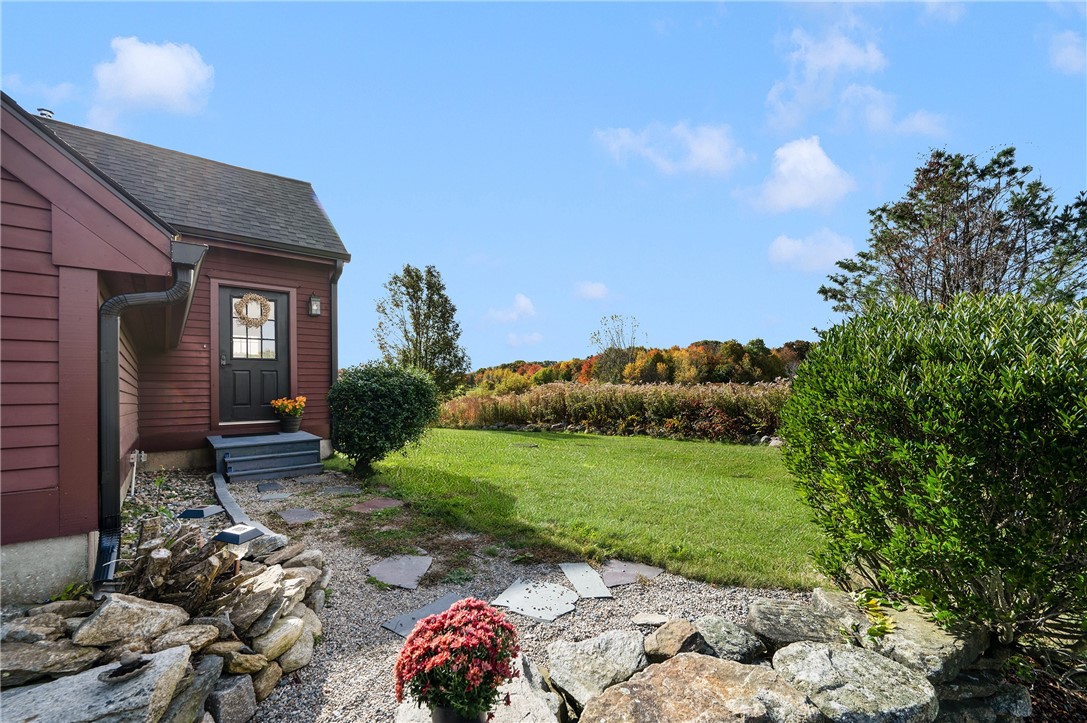 318 Sutton Street Uxbridge, MA 01569 - Photo 3 of 24
