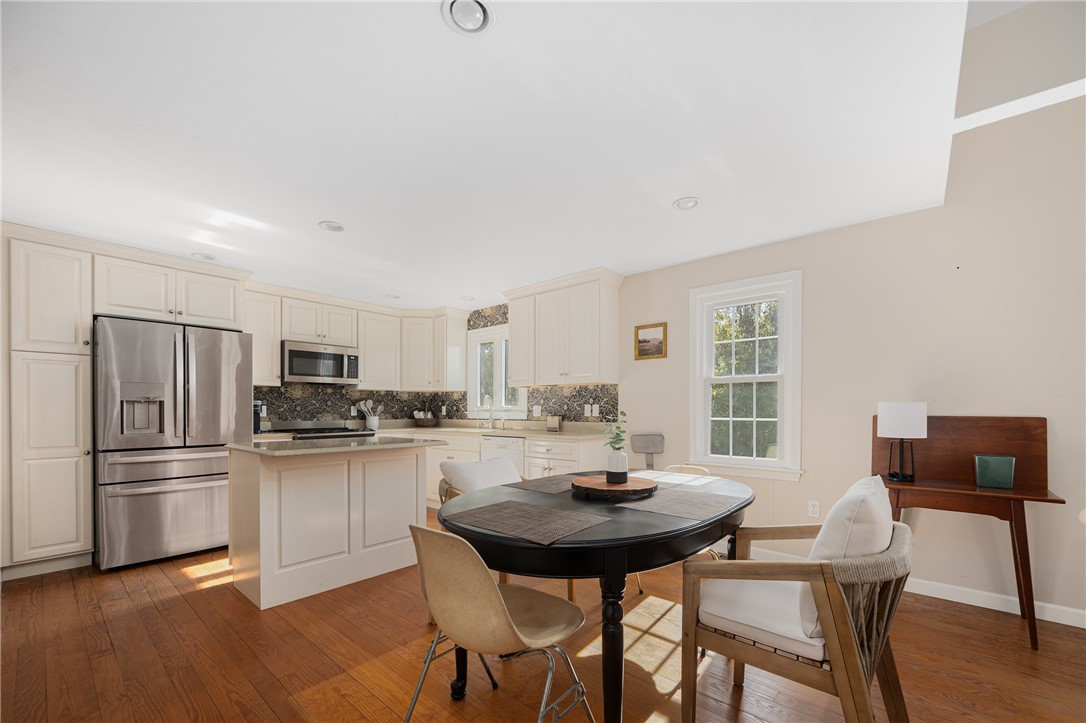 318 Sutton Street Uxbridge, MA 01569 - Photo 8 of 24